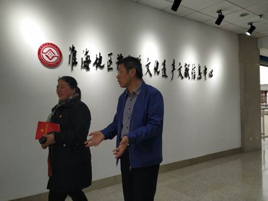 圖書(shū)館全體黨員到徐州工程學(xué)院圖書(shū)館參觀學(xué)習(xí)