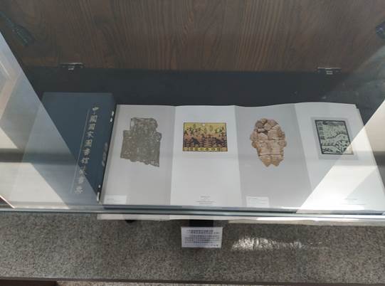 圖書(shū)館全體黨員到徐州工程學(xué)院圖書(shū)館參觀學(xué)習(xí)
